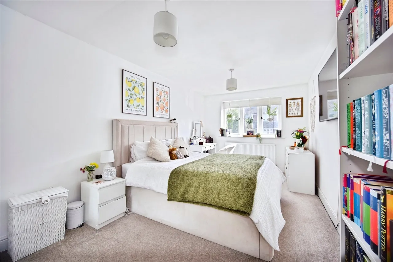 Waverley Avenue, Minster on Sea, ME12, photo 4