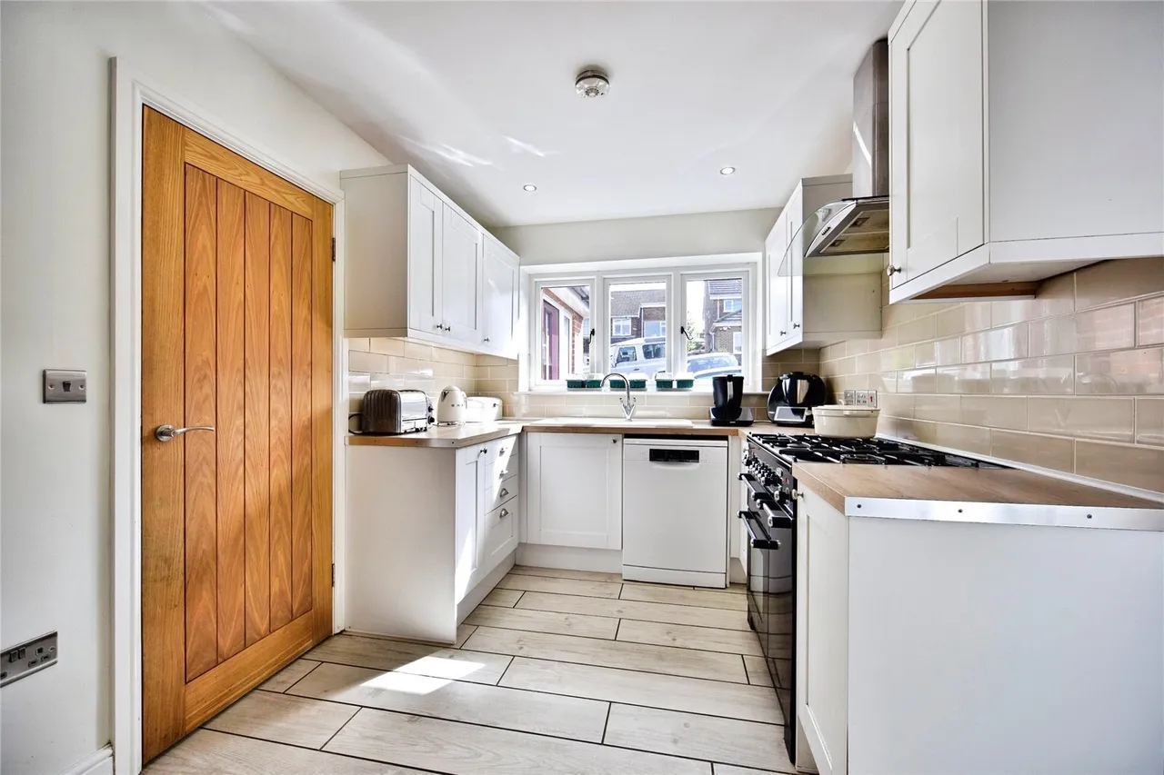 Waverley Avenue, Minster on Sea, ME12, photo 9
