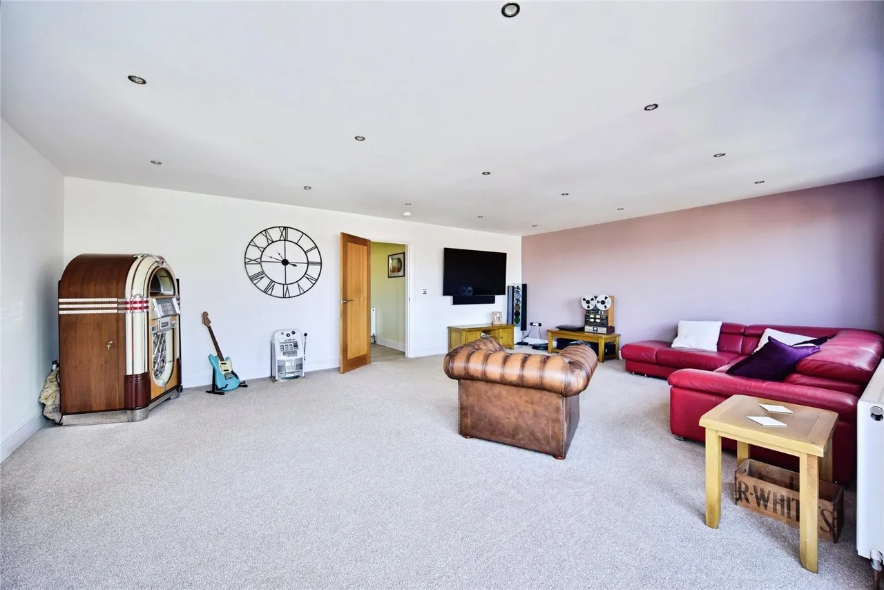 Waverley Avenue, Minster on Sea, ME12, photo 3