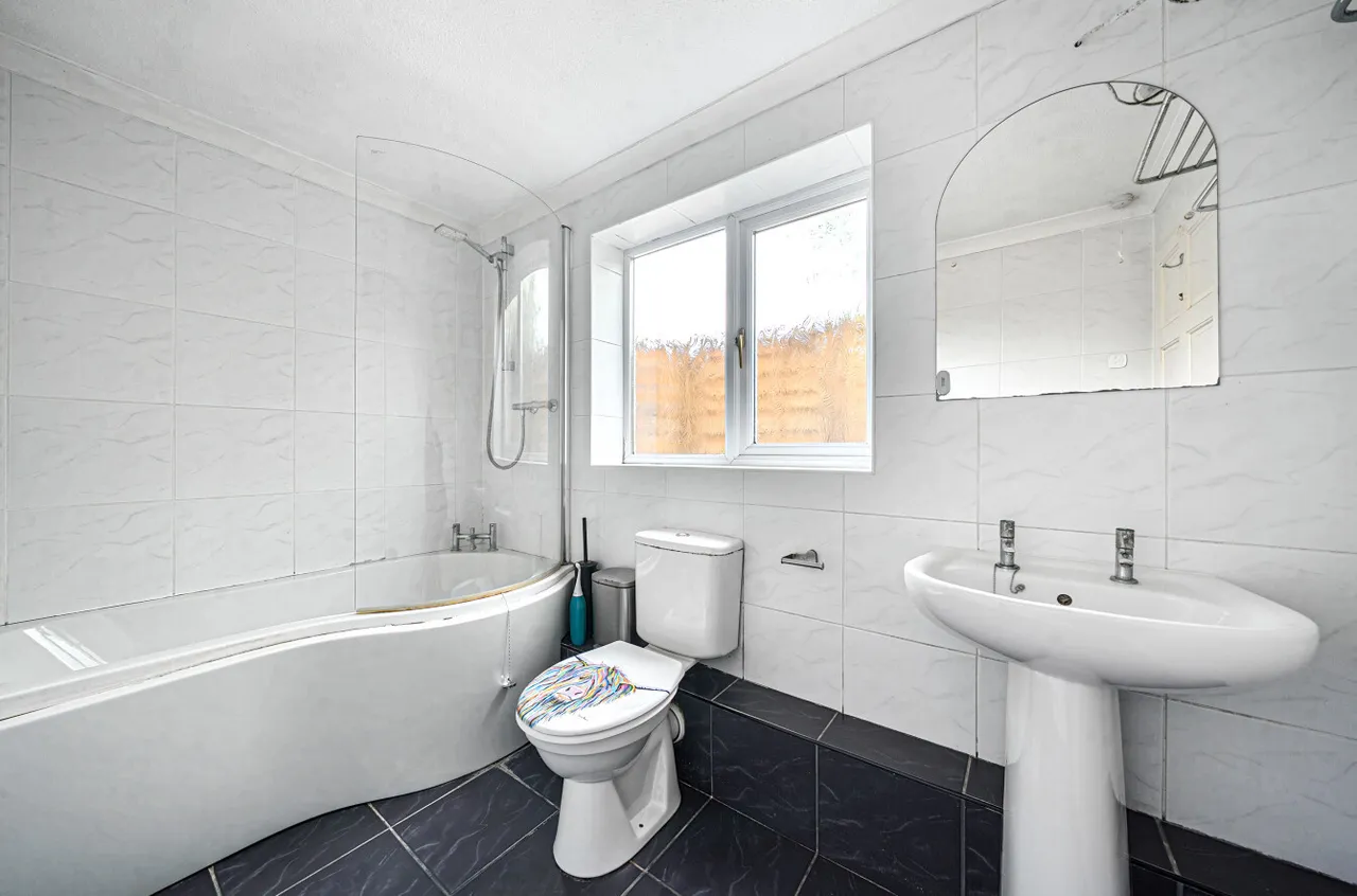 Easthampstead Road, Wokingham, Berkshire, RG40 2EG, photo 16