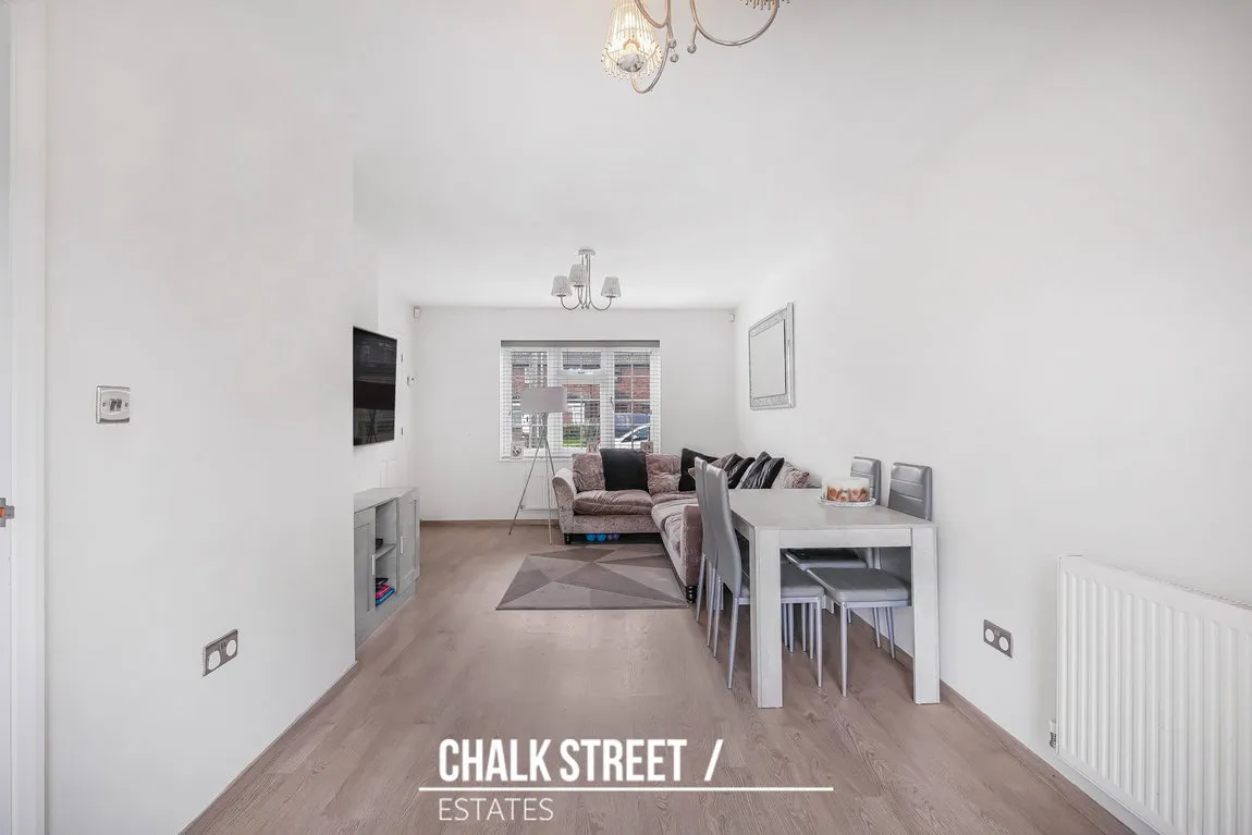 Stapleton Crescent, Rainham, RM13 7HA, photo 4