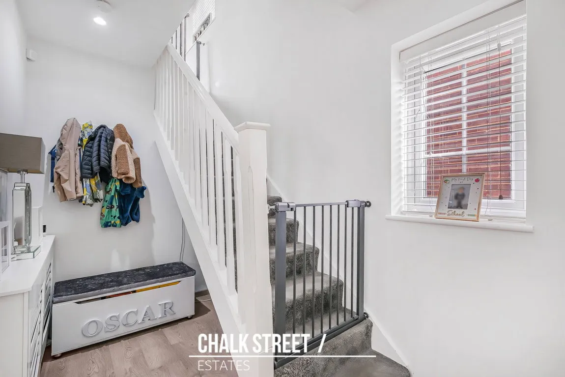 Stapleton Crescent, Rainham, RM13 7HA, photo 9