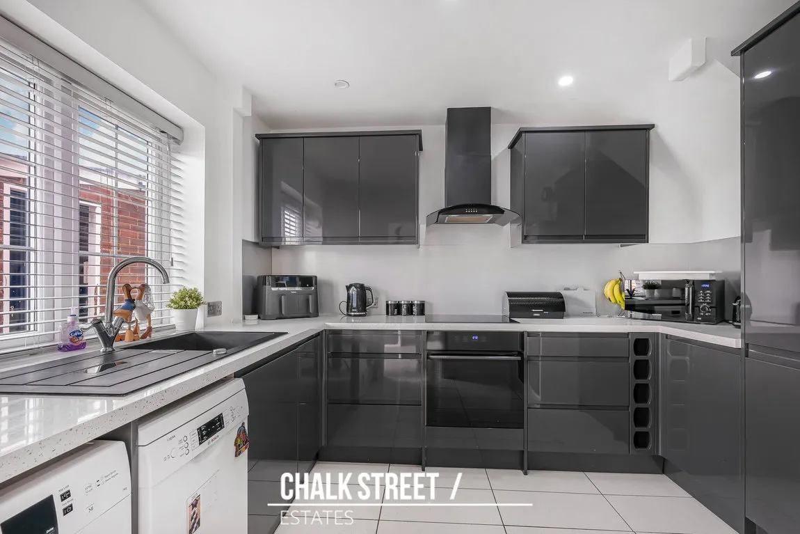 Stapleton Crescent, Rainham, RM13 7HA, photo 6