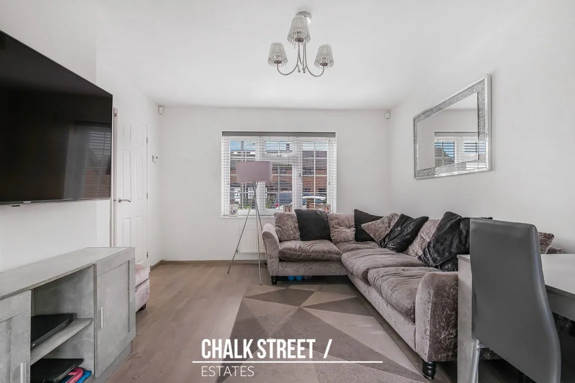 Stapleton Crescent, Rainham, RM13 7HA, photo 2