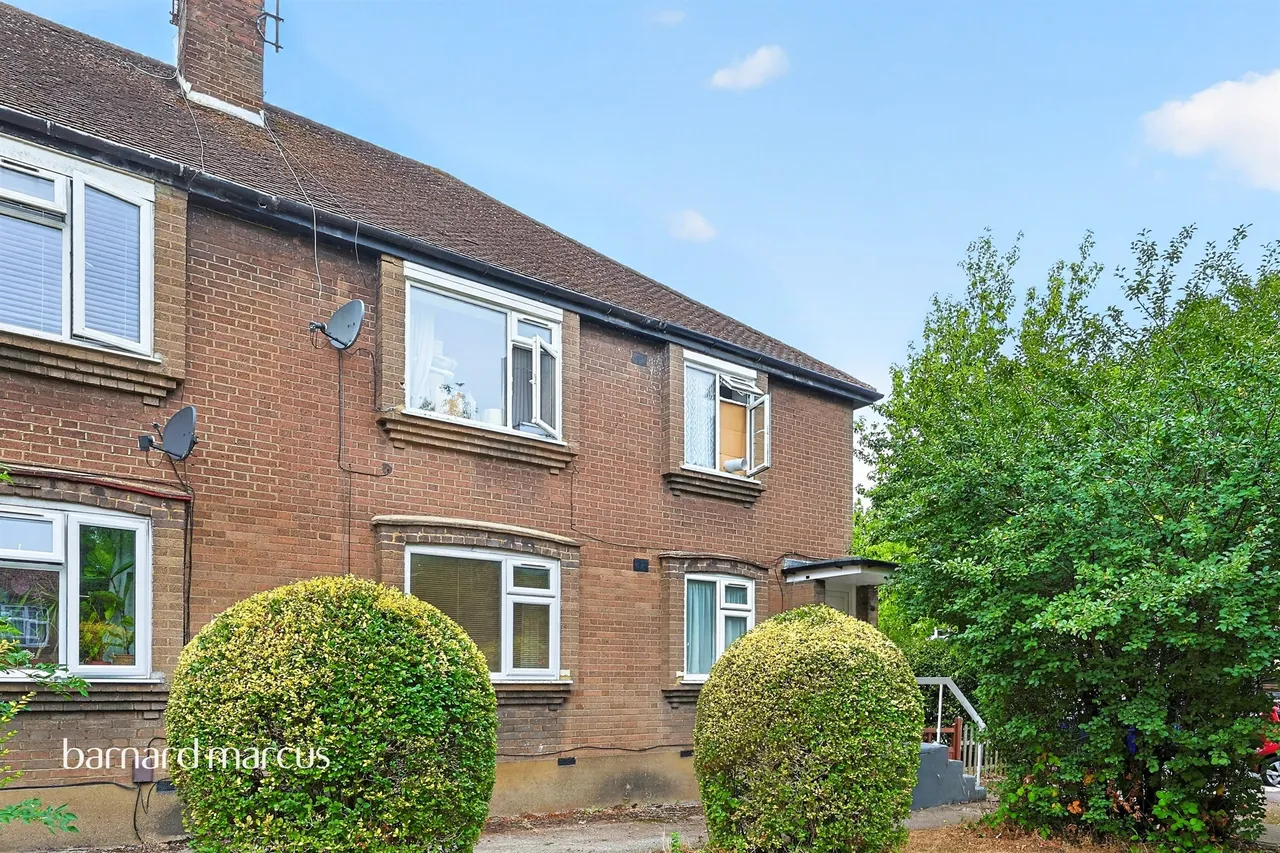 2 bed flat for sale — Gifford Gardens, London