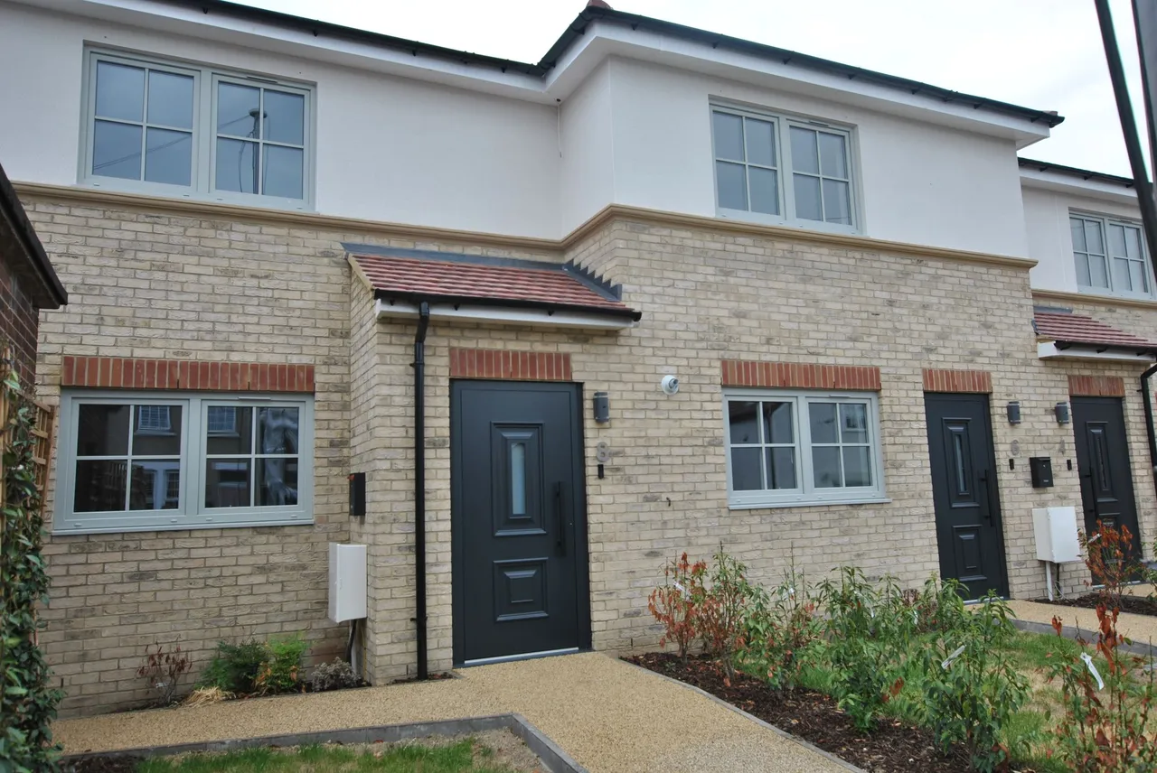 3 bed property to rent — Hainault Street, New Eltham, London, SE9 2EG