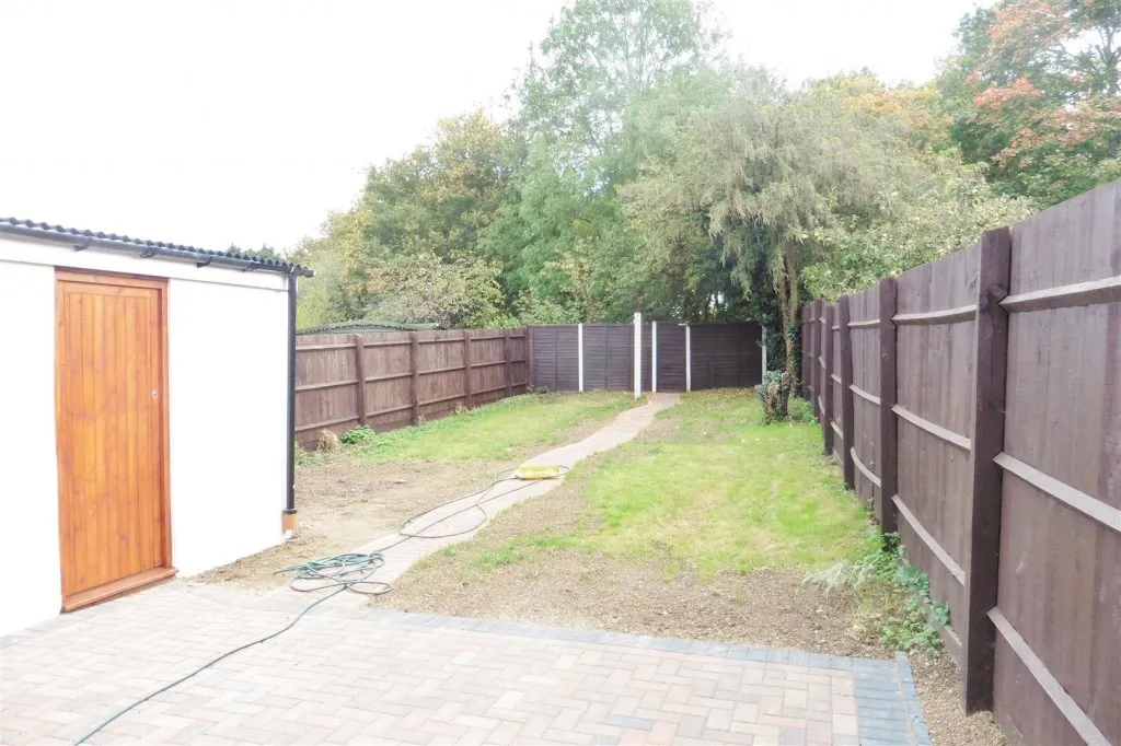 Hall Avenue, Rushden, Northants, photo 10