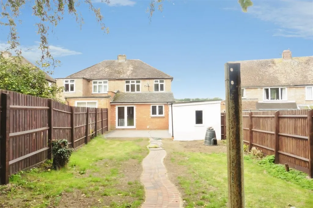 Hall Avenue, Rushden, Northants, photo 9