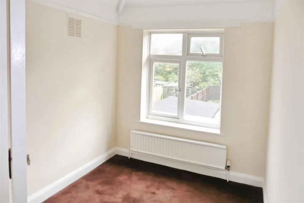 Hall Avenue, Rushden, Northants, photo 7