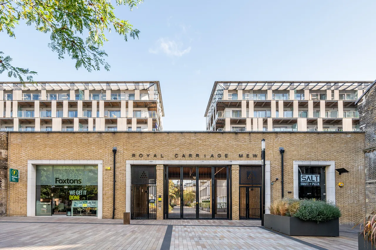 2 bed flat for sale, London, SE18