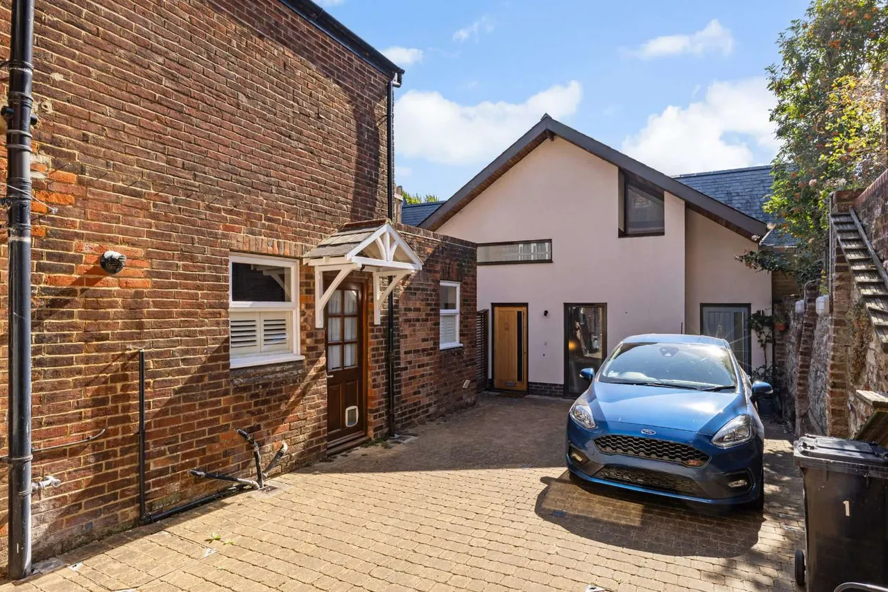 3 bed flat for sale — Parchment Street, Winchester, Hampshire, SO23 8BA