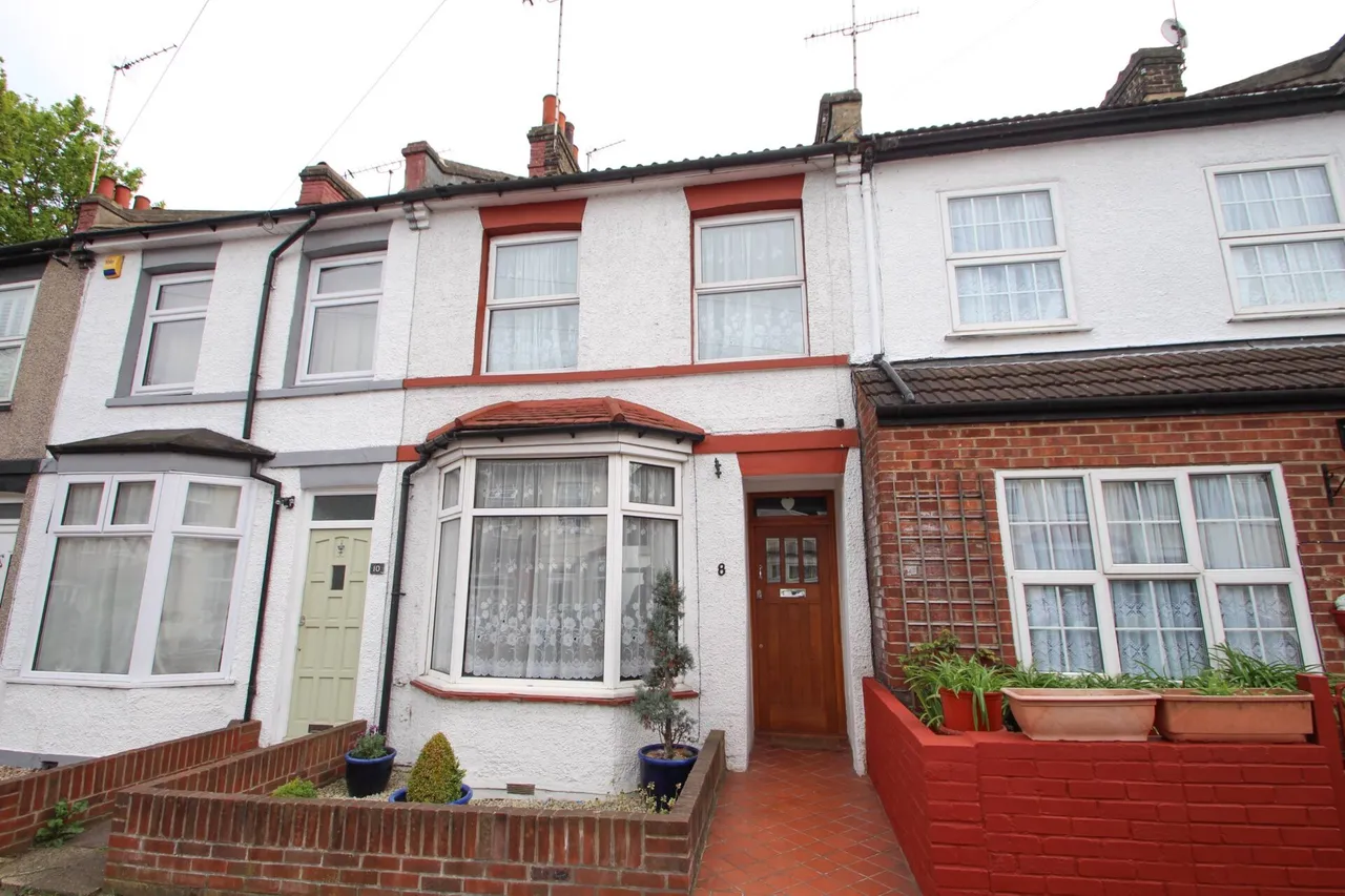 3 bed house for sale — Norman Road, Dartford