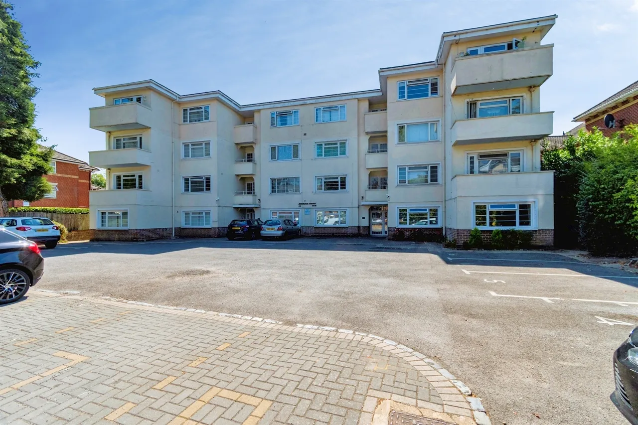 1 bed flat for sale — Archers Road, Southampton