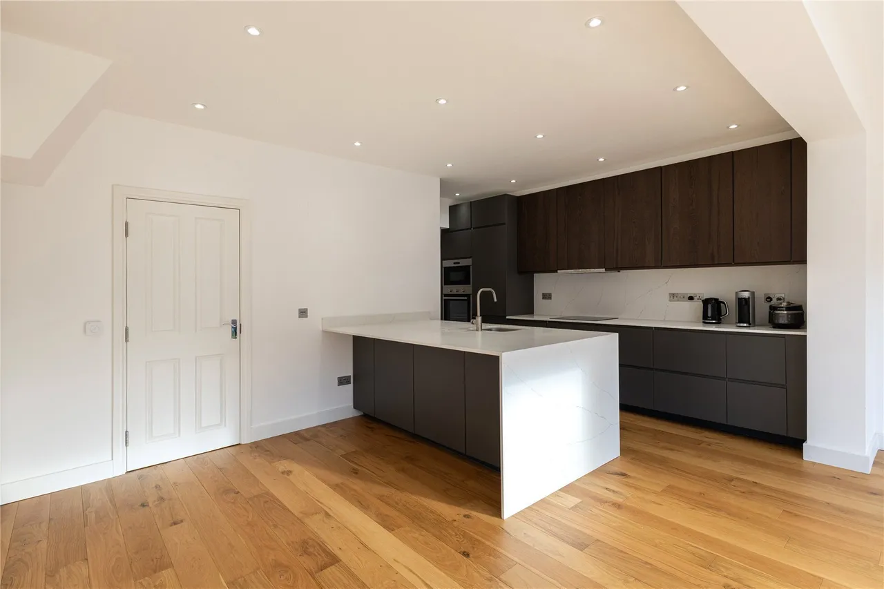 Elm Close, Wimbledon, London, SW20, photo 6