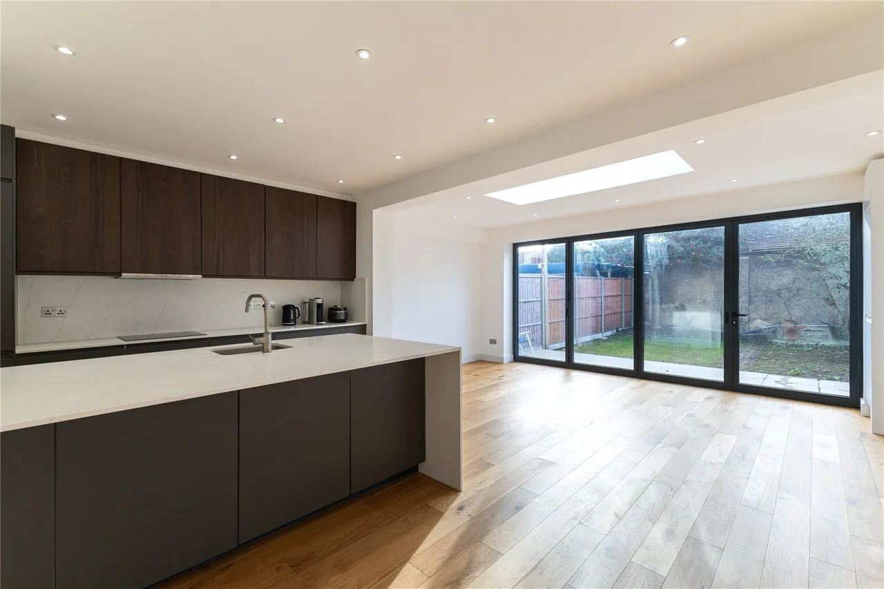 Elm Close, Wimbledon, London, SW20, photo 2