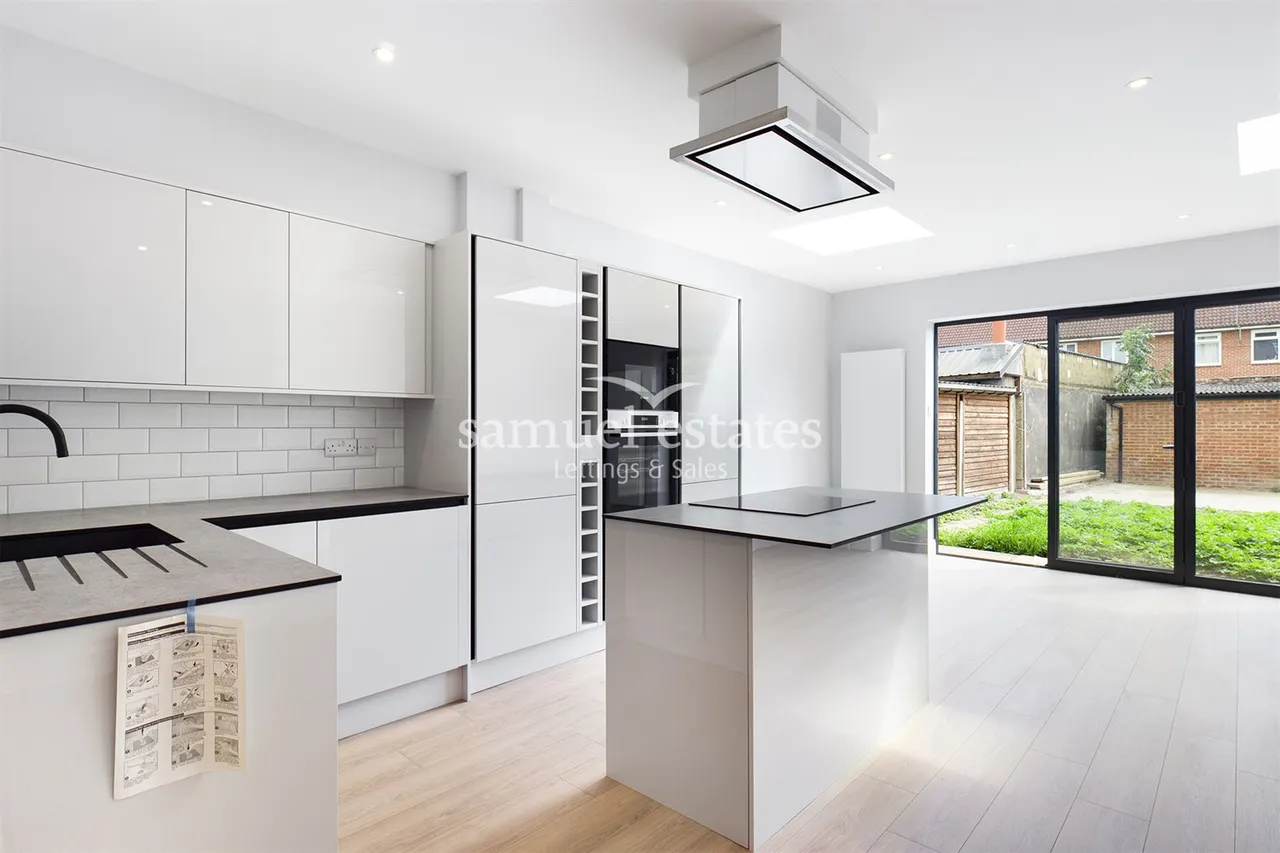 3 bed house to rent — Mitcham, Surrey, CR4 3BZ