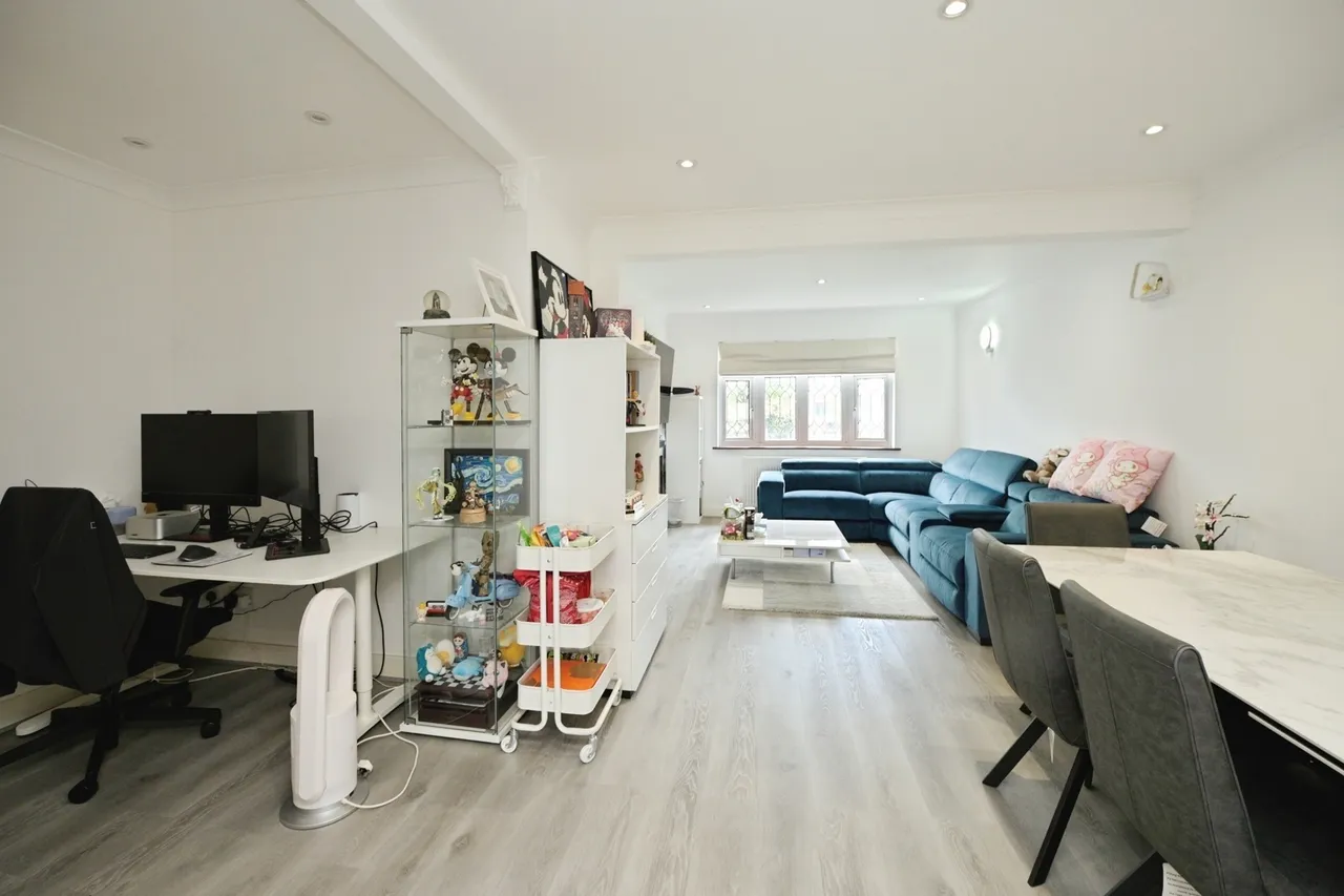 Ash Close, Collier Row, Romford, Havering, RM5, photo 7