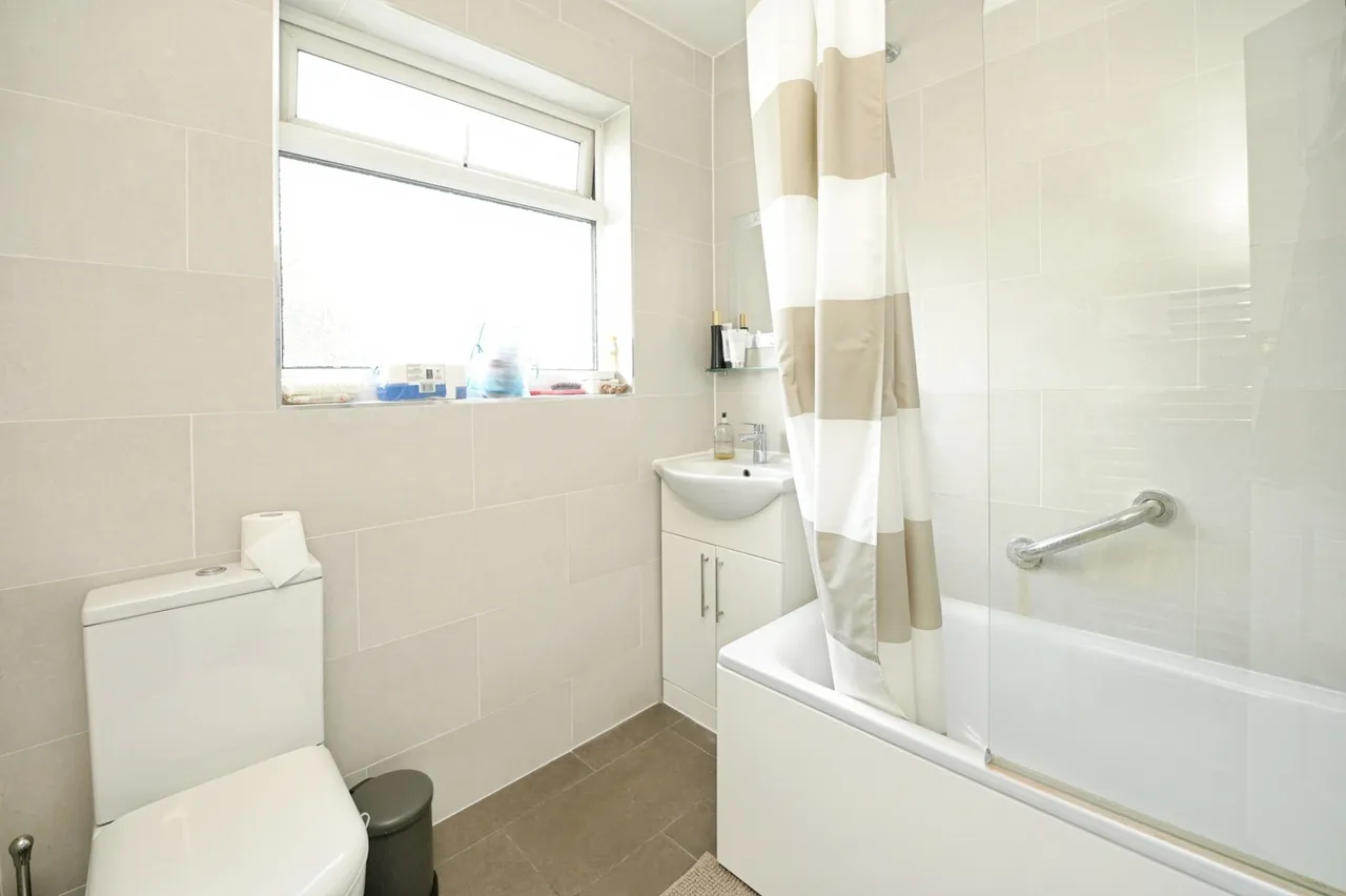 Ash Close, Collier Row, Romford, Havering, RM5, photo 15