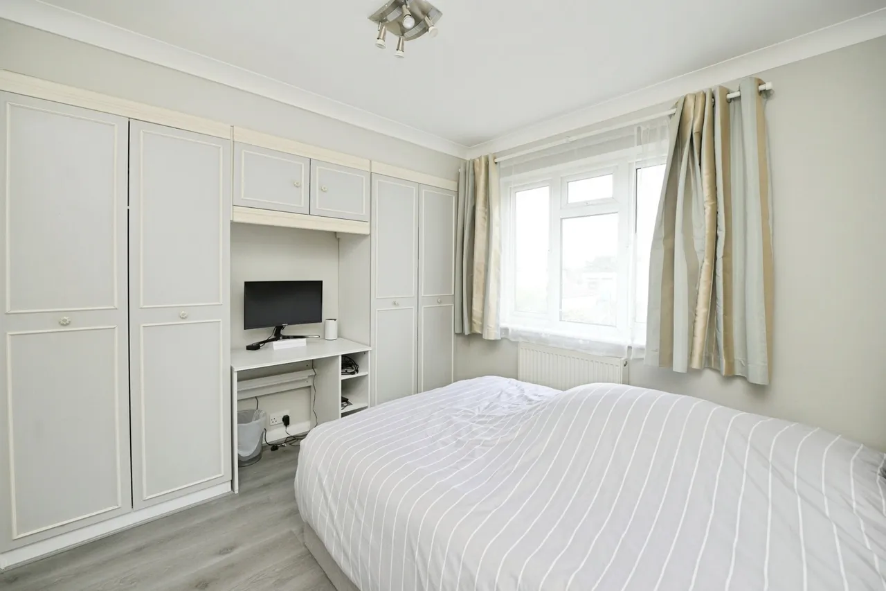 Ash Close, Collier Row, Romford, Havering, RM5, photo 14