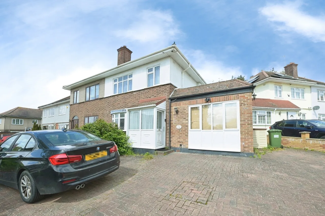 3 bed house for sale — Ash Close, Collier Row, Romford, Havering, RM5
