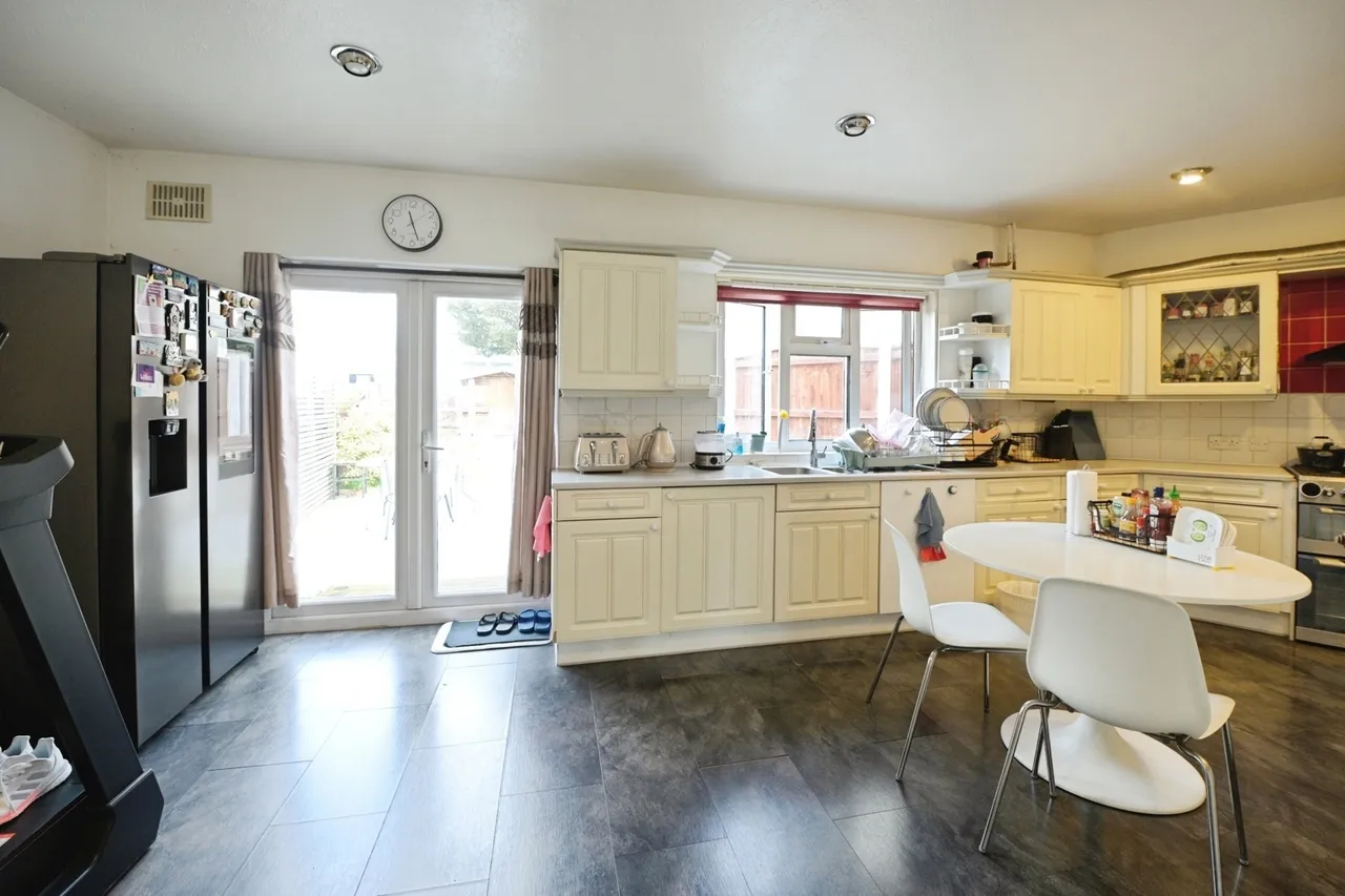 Ash Close, Collier Row, Romford, Havering, RM5, photo 4