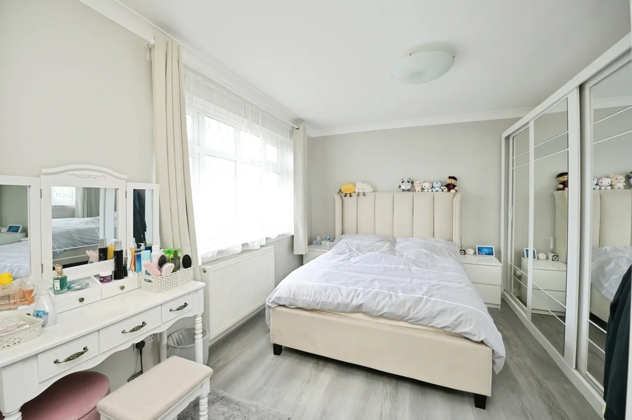 Ash Close, Collier Row, Romford, Havering, RM5, photo 13