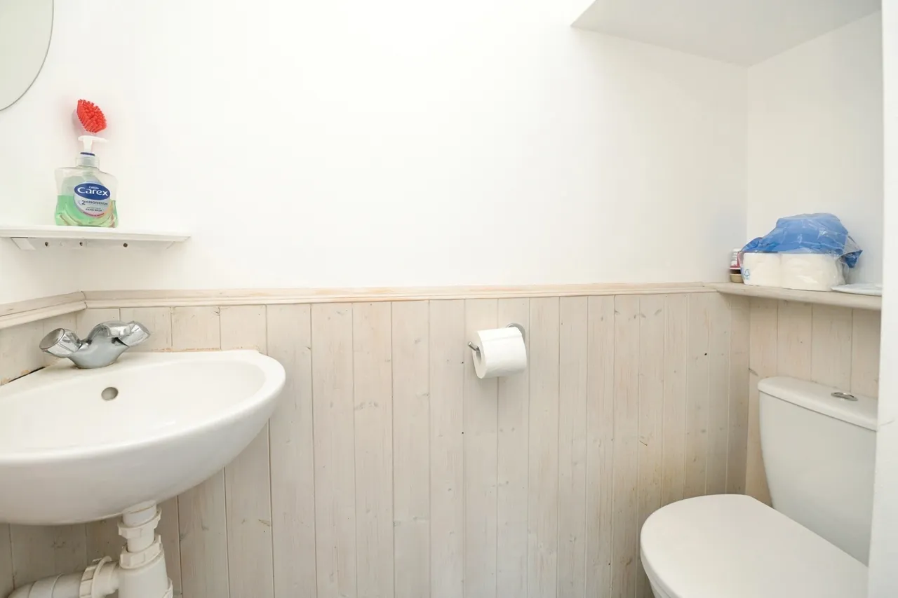 Ash Close, Collier Row, Romford, Havering, RM5, photo 9