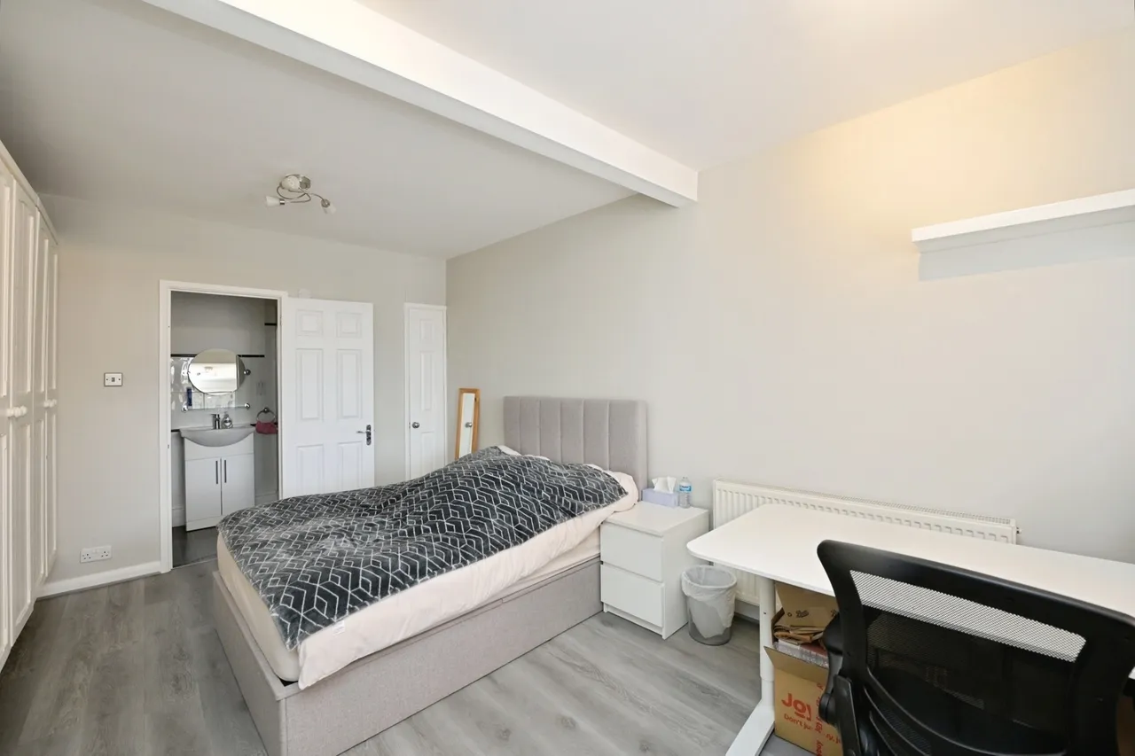 Ash Close, Collier Row, Romford, Havering, RM5, photo 10