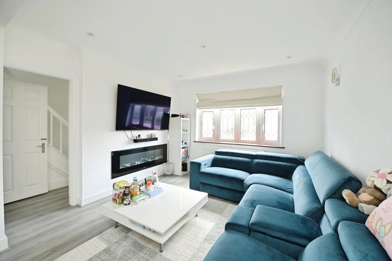 Ash Close, Collier Row, Romford, Havering, RM5, photo 6