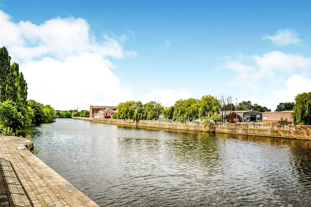 Navigation Walk, Wakefield, West Yorkshire, WF1, photo 13