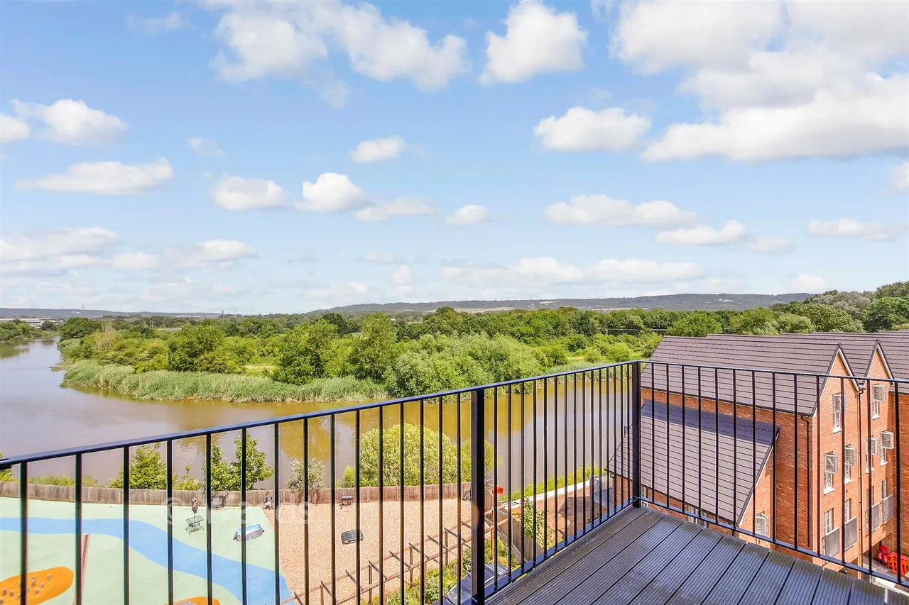 2 bed flat for sale, Mill Hall, Aylesford, ME20