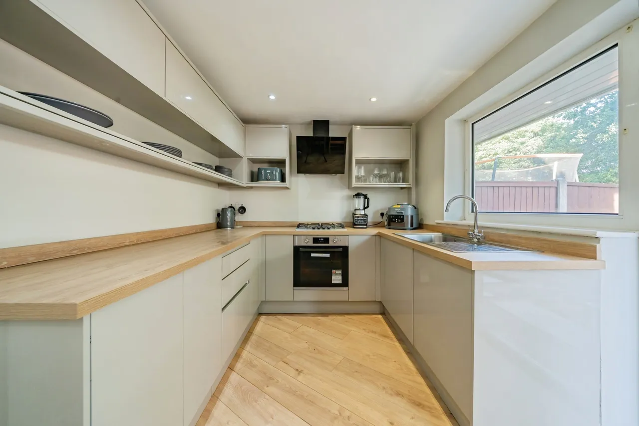 Dale Crescent, St. Helens, WA9, photo 5