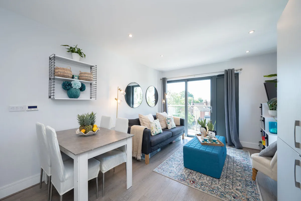Horsham, RH13, photo 4