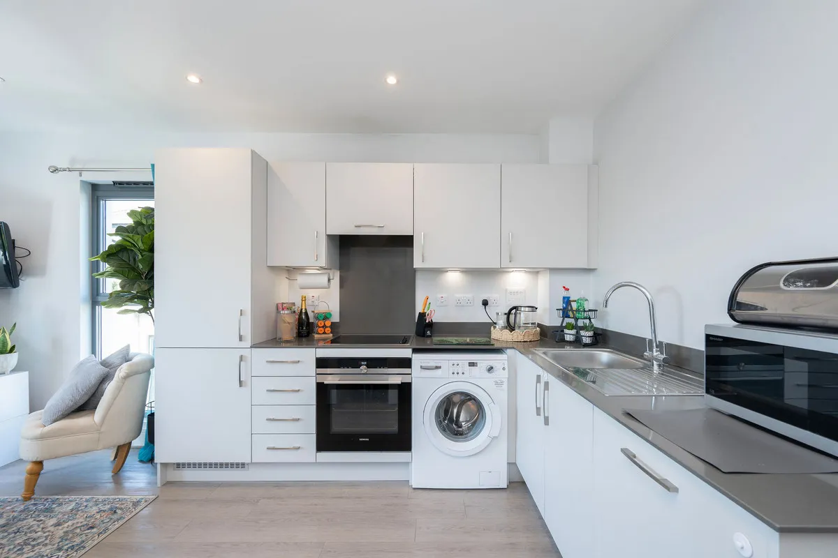 Horsham, RH13, photo 3