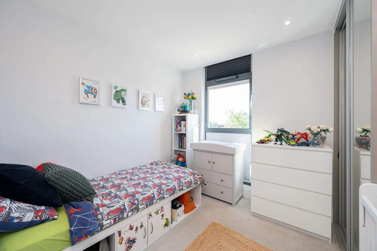 Horsham, RH13, photo 14