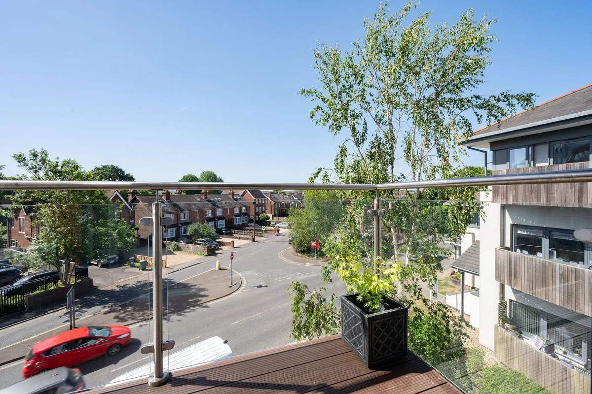 Horsham, RH13, photo 8