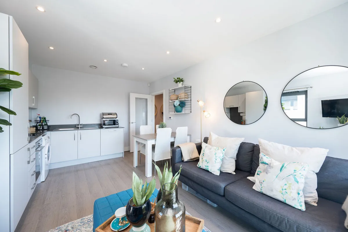 Horsham, RH13, photo 6