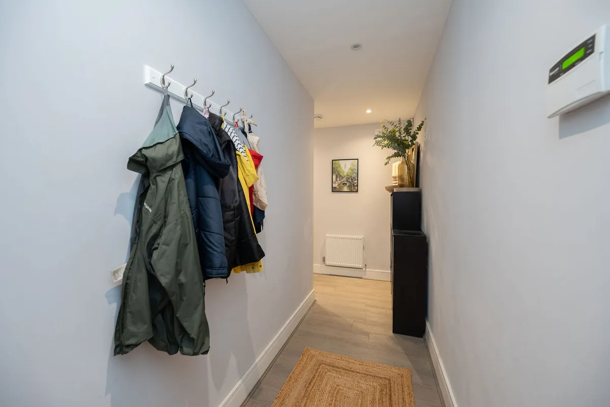Horsham, RH13, photo 18