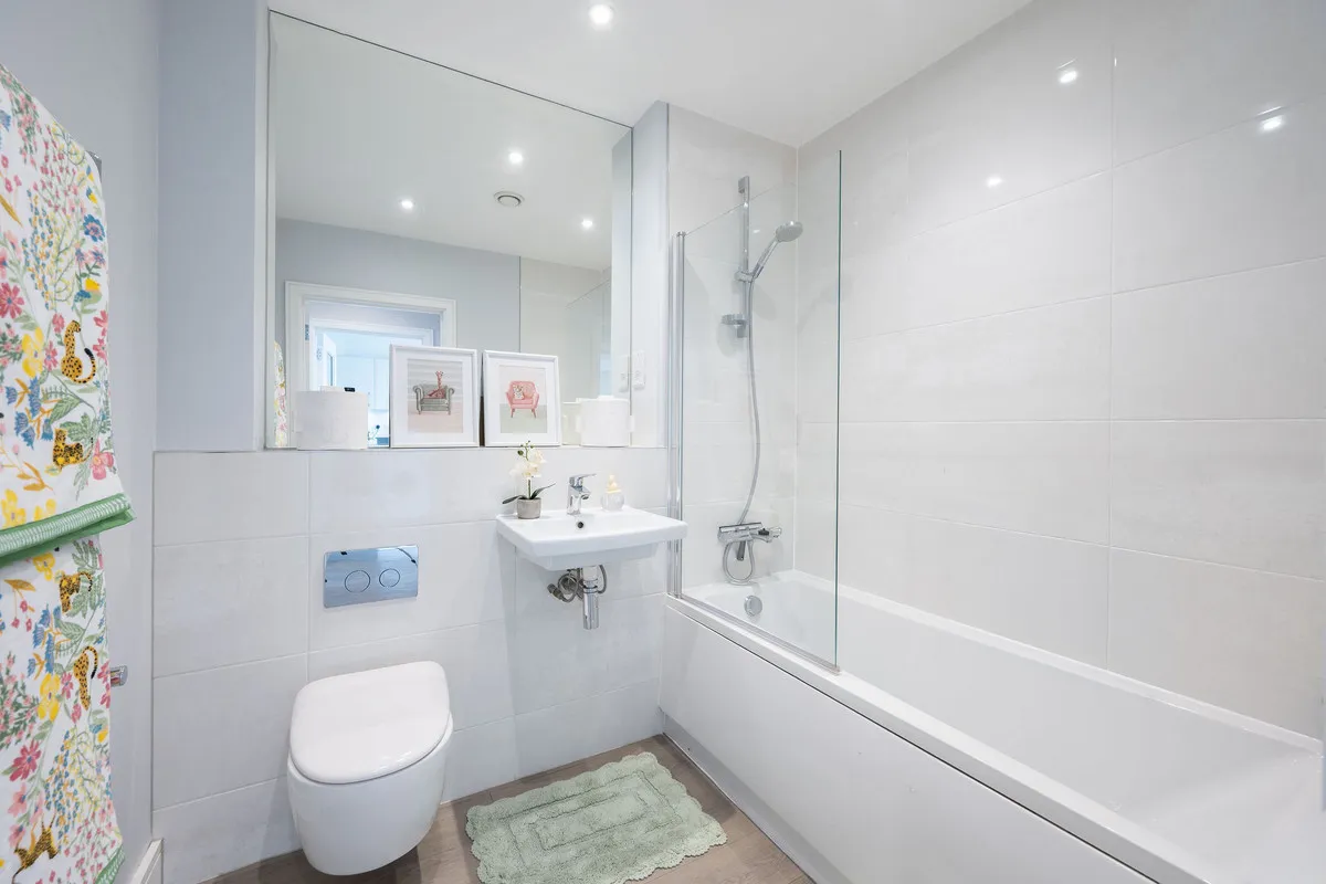 Horsham, RH13, photo 16