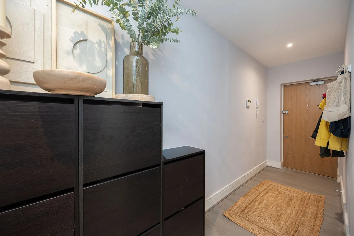 Horsham, RH13, photo 17