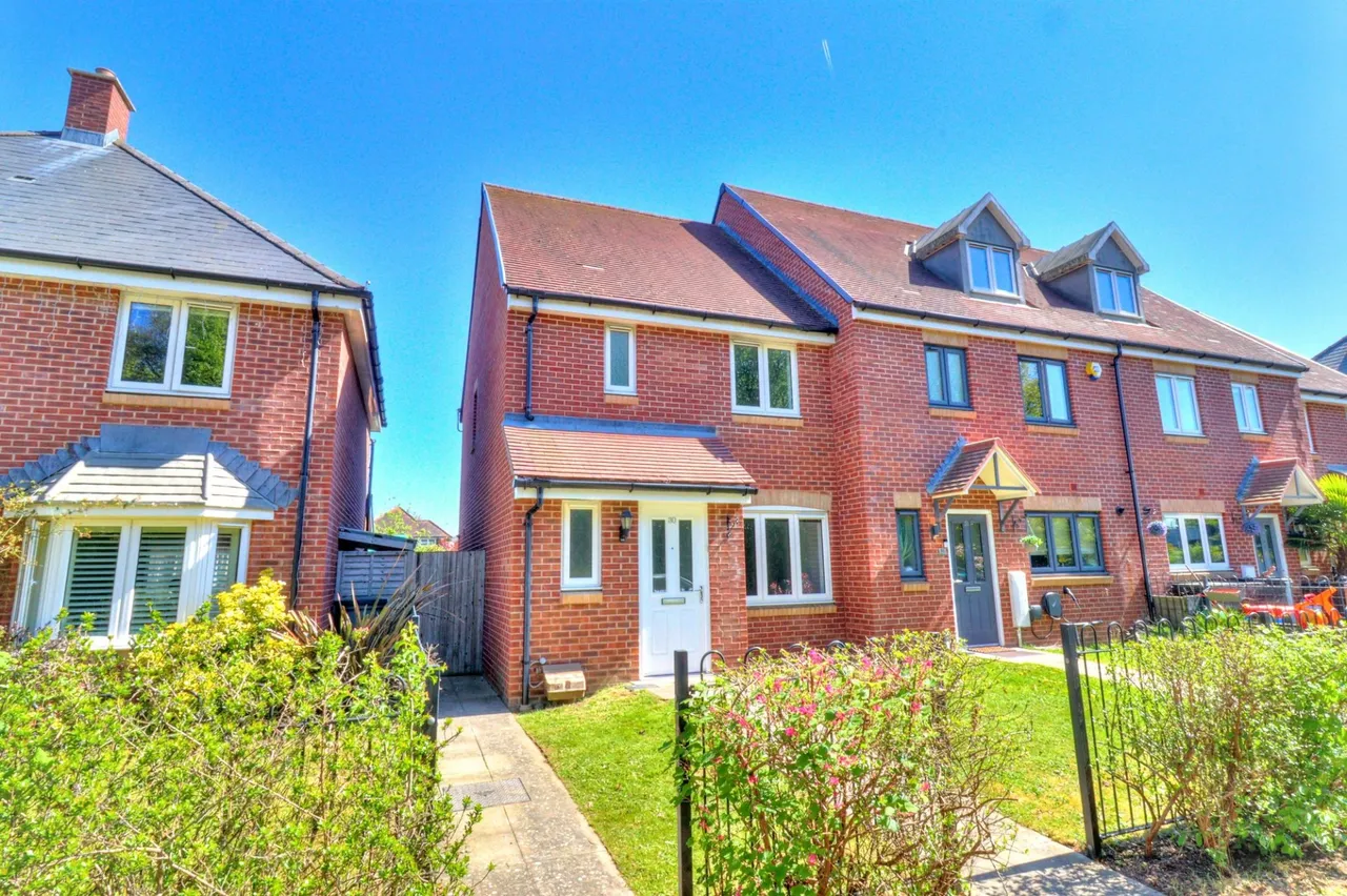 3 bed house for sale, Scholars Rise, Stokenchurch, HP14
