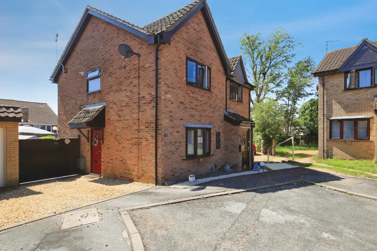 2 bed house for sale — Blenheim Way, Yaxley, Peterborough
