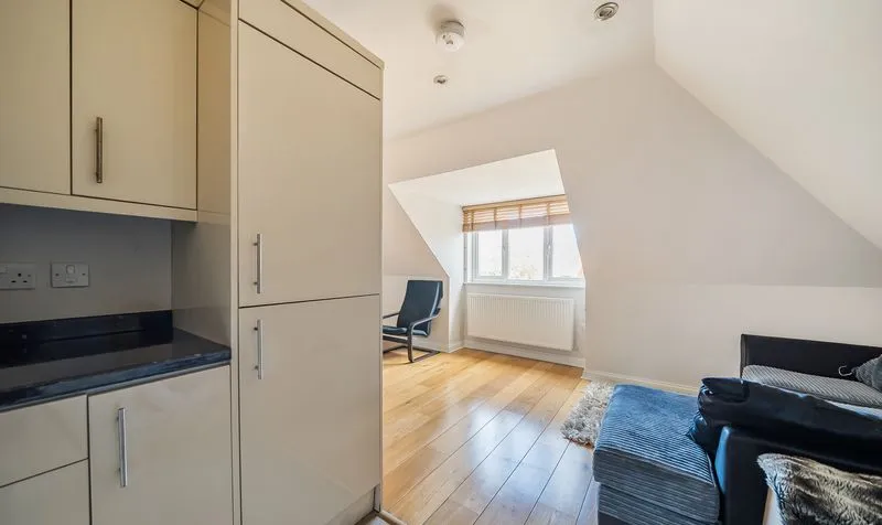 Vernon Close, Servalan Court, KT19, photo 9