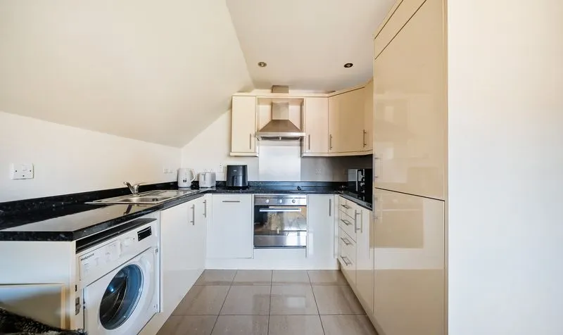 Vernon Close, Servalan Court, KT19, photo 5