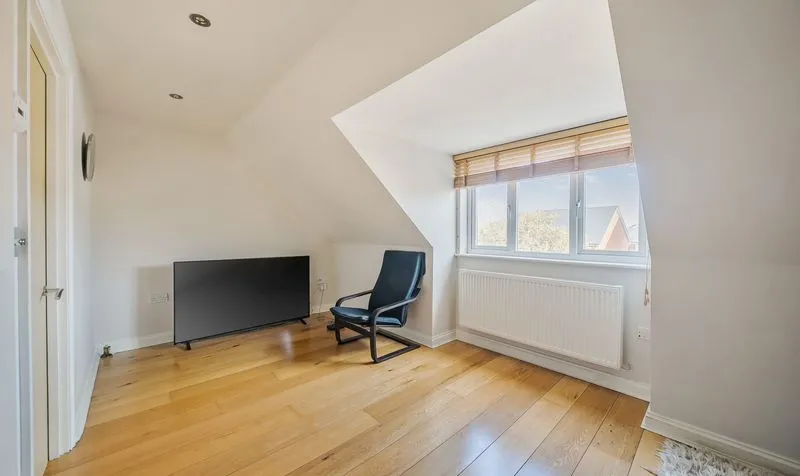Vernon Close, Servalan Court, KT19, photo 8