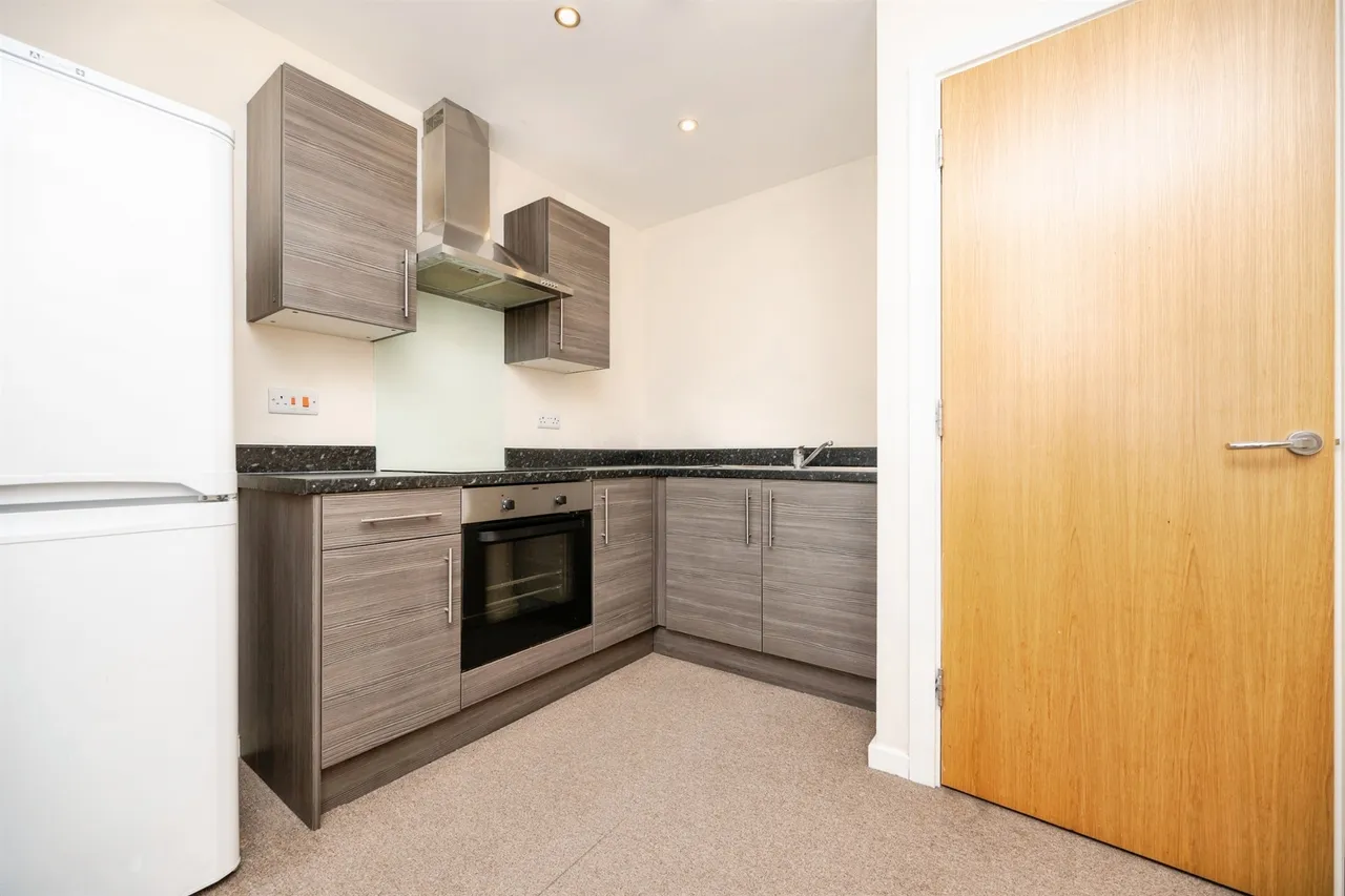 High Street, Kingswinford, DY6, photo 7