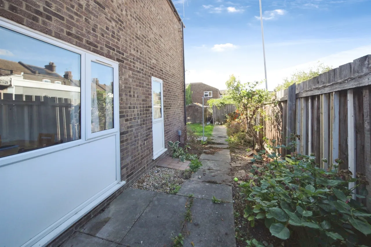 Elgar Path, Luton, LU2, photo 18