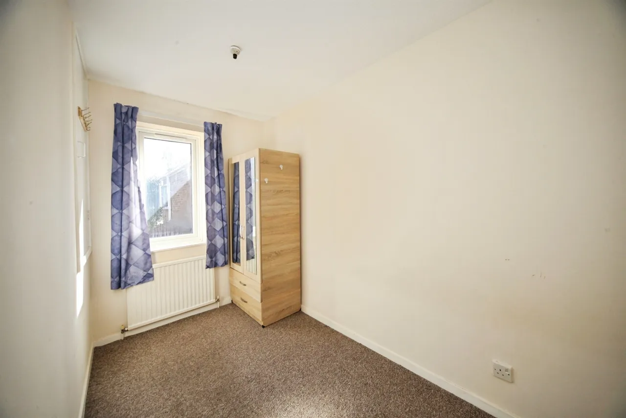 Elgar Path, Luton, LU2, photo 11