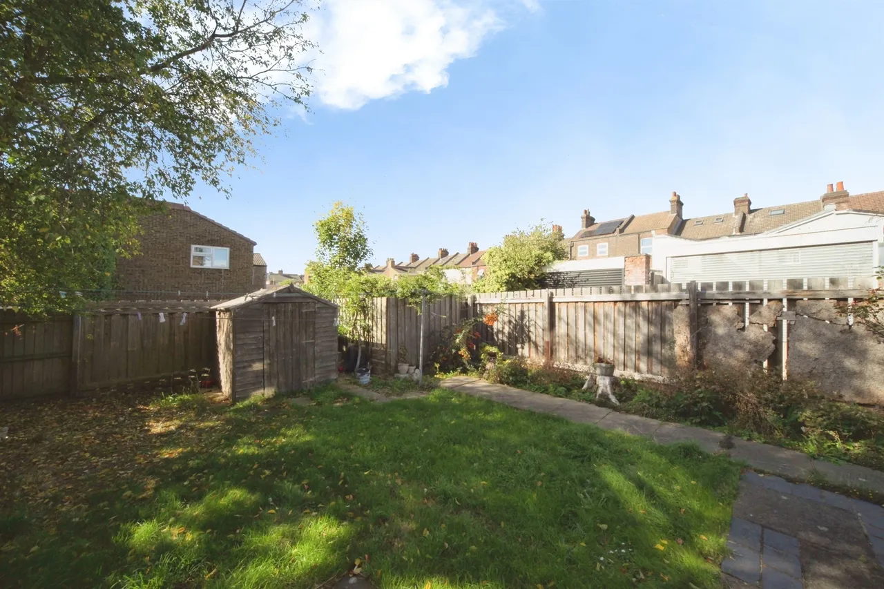 Elgar Path, Luton, LU2, photo 15