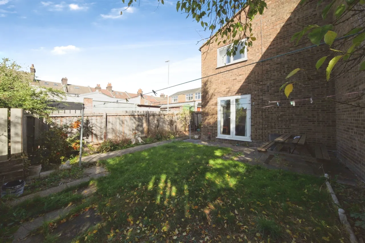 Elgar Path, Luton, LU2, photo 17